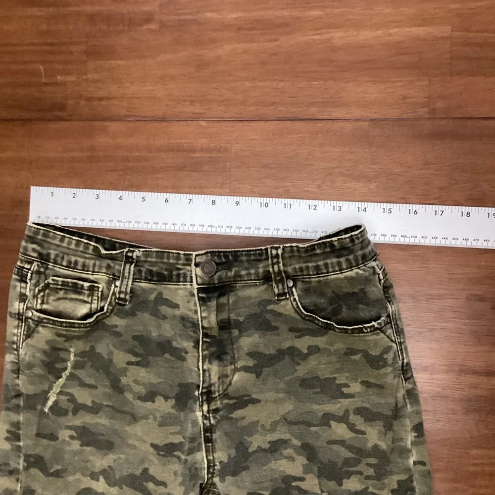 Wishlist Jeans Womens XL Green Camo Distressed Skinny Jeans High Rise